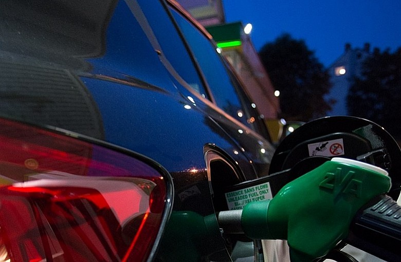 Wakacyjna zwyżka cen paliw