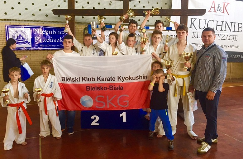 15 medali dla 10 karateków BKKK
