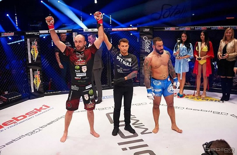 Rafał Haratyk wygrywa na gali Babilon MMA 3