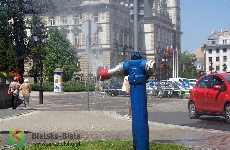 Kurtyny wodne na ulicach miasta