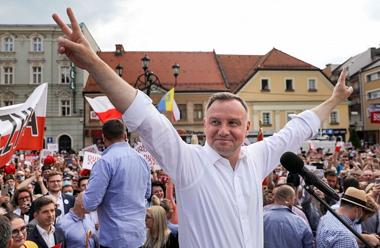 Andrzej Duda wygrywa pierwszą turę wyborów prezydenckich