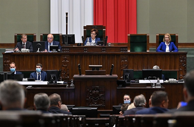 Sejm: projekt noweli tzw. ustawy covidowej wraca do komisji