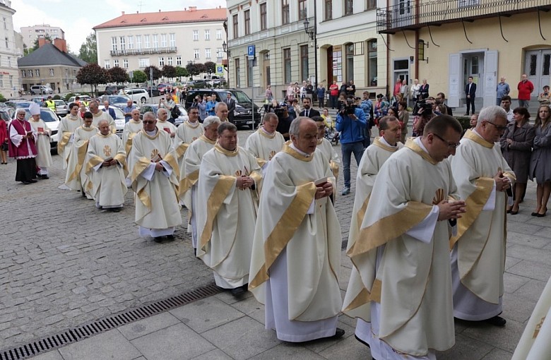 Diecezja Bielsko-Biała. Księża z naszej diecezji przekazali 180 tys. zł dla szpitala w Cieszynie