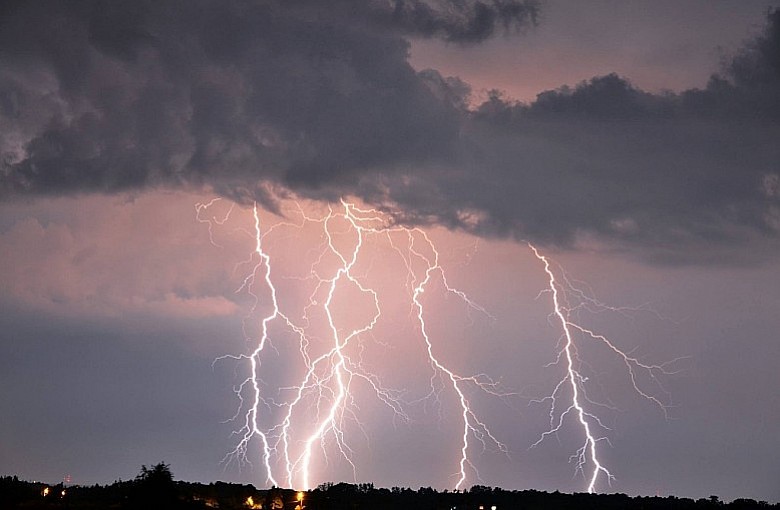 Ostrzeżenia meteorologiczne dla Powiatu Bielskiego: Burze