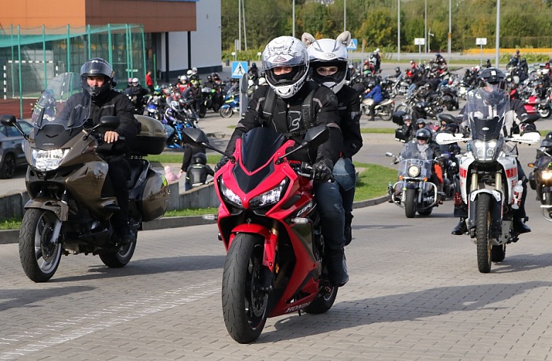 FOTORELACJA: Motocykliści pożegnali sezon! Parking pod Decathlonem w Bielsku-Białej wypełnił się po brzegi