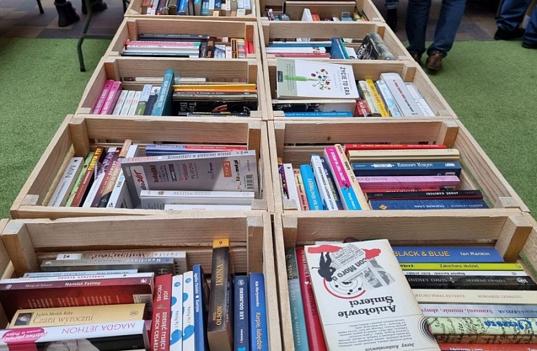 Książka wspiera bohatera na wakacje