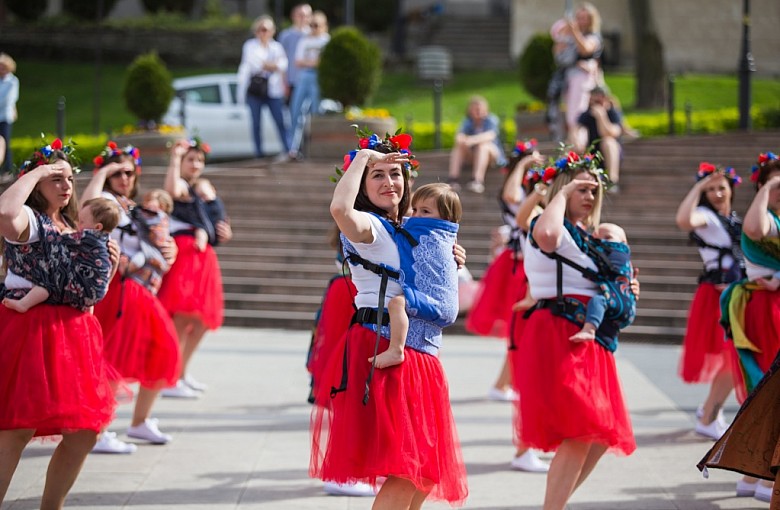 Chustotańce w centrum miasta