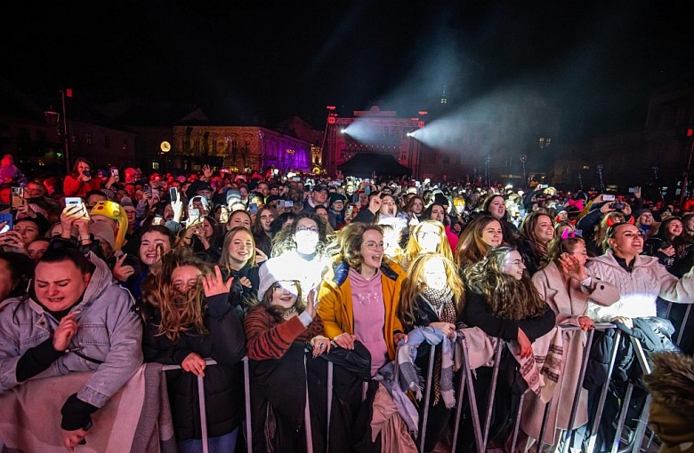 Tłumy bielszczan bawiły się w noc sylwestrową na placu Wojska Polskiego
