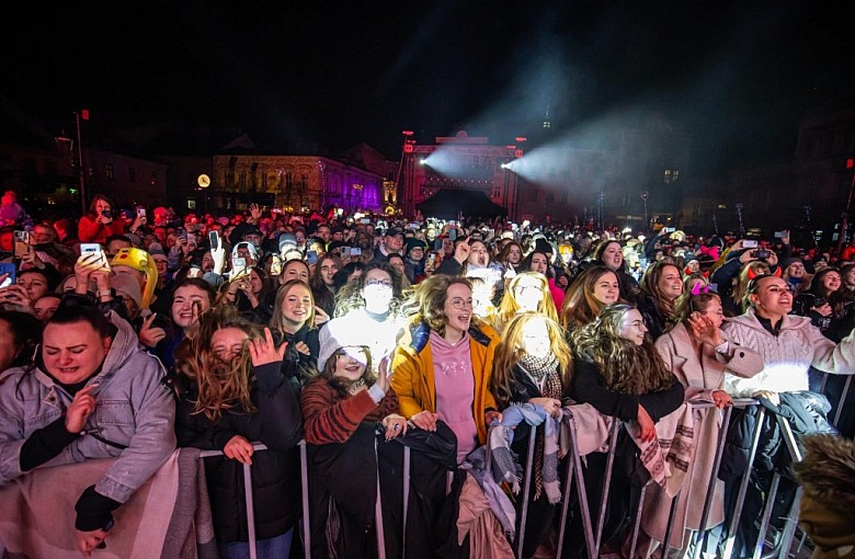 Tłumy bielszczan bawiły się w noc sylwestrową na placu Wojska Polskiego