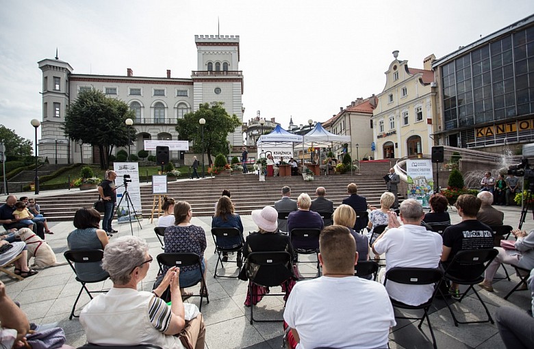 Narodowe Czytanie na Placu B. Chrobrego