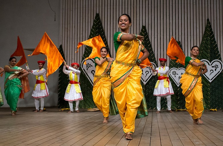 Tysiące ludzi chcą oglądać folklor