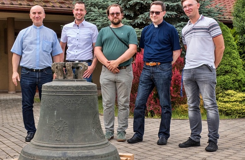 Zrabowany dzwon wrócił po 81 latach do parafii w Czańcu