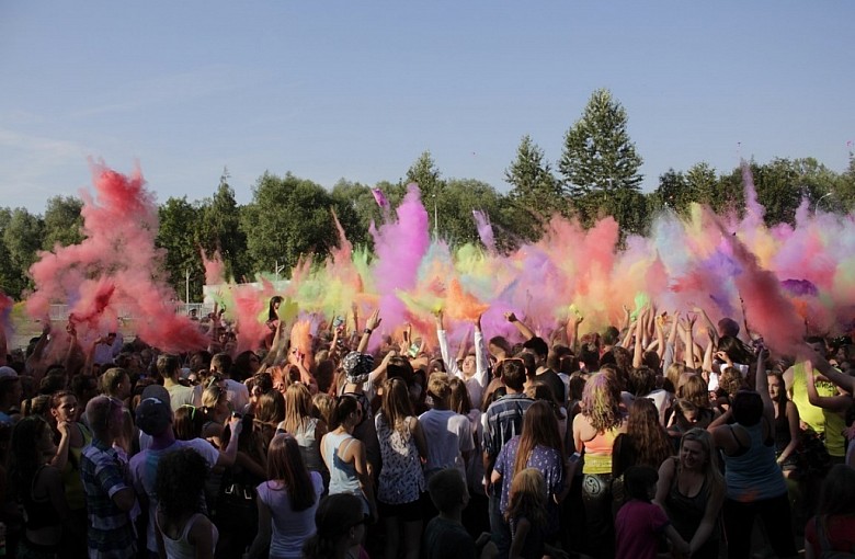 Holi Święto Kolorów wraca pod Dębowiec. Już w sobotę wielka zabawa!