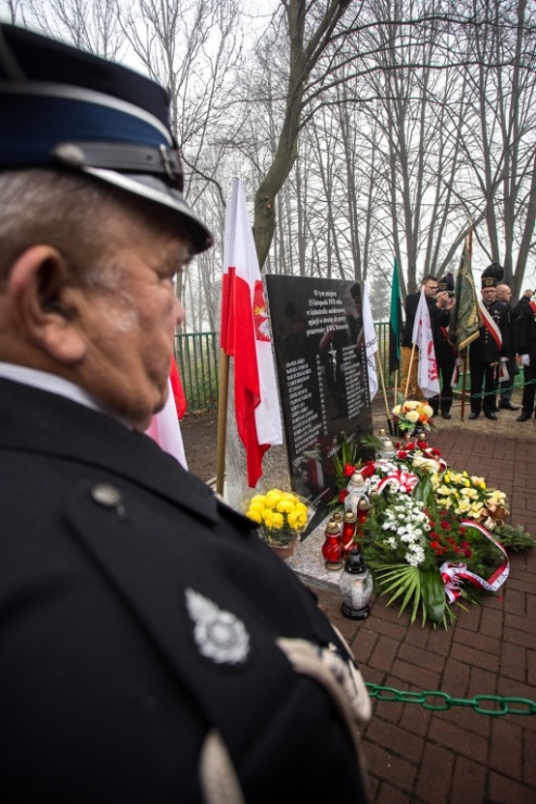 52b1f890c2a39548d3078bb58b44a3