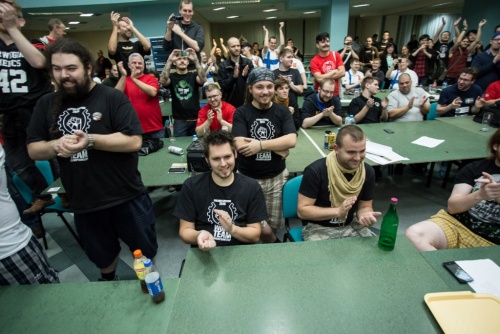 b41e3fd4541fdbdb2fe8147900251b