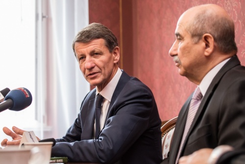 32aabb2b1fe04393f1e6cc2cc0d678