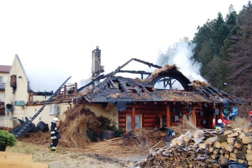 efcd5c75b52ea543843672d406ba1d