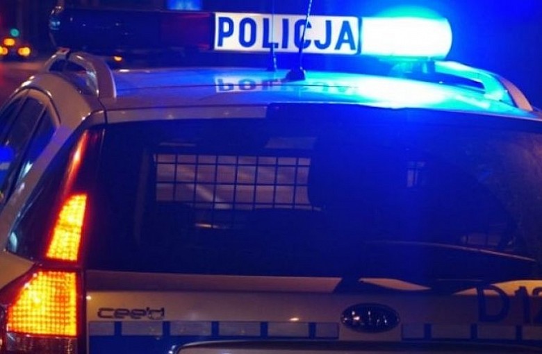Nieprzytomny mężczyzna znaleziony nad ranem na ulicy Broniewskiego