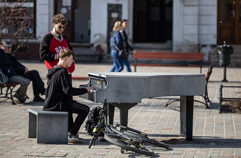 Fortepian na placu znowu działa