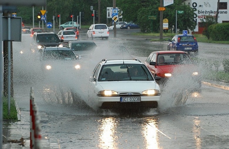 Silny deszcz z burzami w Powiecie Bielskim. Kolejne ostrzeżenie meteo!