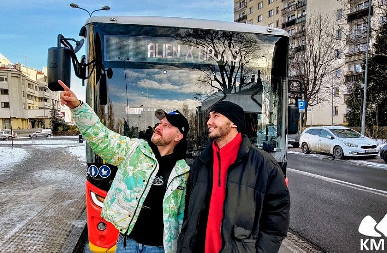 Alien, Majtis i Samu będą zapowiadać przystanki autobusowe