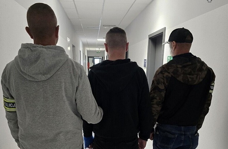 Brutalny rozbój w Parku Mickiewicza! Ofierze zabrali nawet spodnie