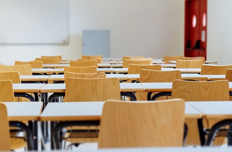 Dyrektorskie stołki czekają!