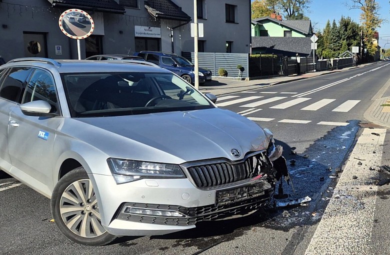 Zderzenie trzech samochodów w Bielsku-Białej. Służby na ul. Górskiej