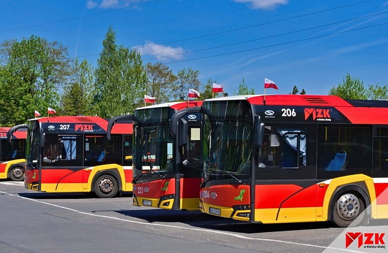 Autobusem na cmentarz. Mieszkańcy chętnie skorzystali z oferty komunikacyjnej