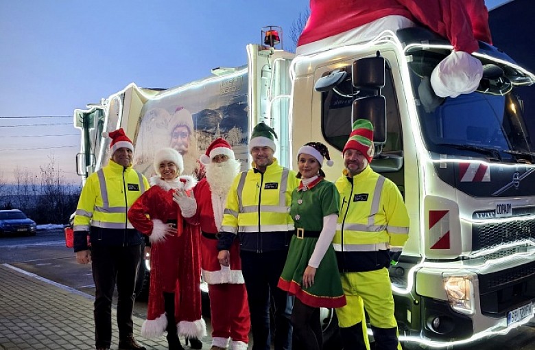 Mikołaj za kierownicą świątecznej śmieciarki!