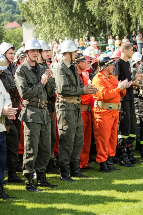 d893dc2a91c729e3e3cf15d21f65dd