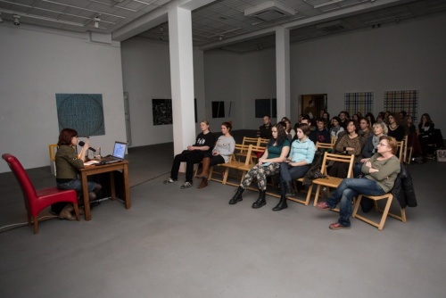 0de2bc3b9200d176980221e9a9f774