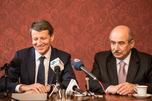 32aabb2b1fe04393f1e6cc2cc0d678