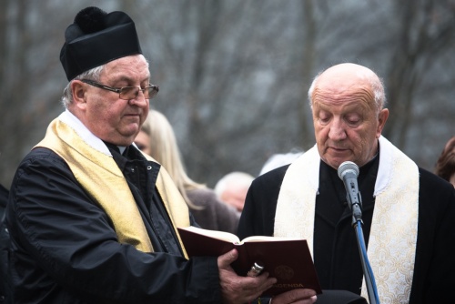 52b1f890c2a39548d3078bb58b44a3