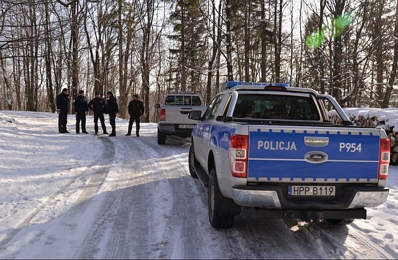 Policjanci i strażnicy leśni wspólnie patrolują beskidy