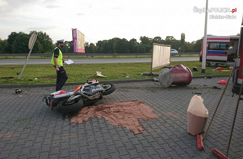 Ucieczka motocyklem przed policyjnym pościgiem zakończona poważnym wypadkiem