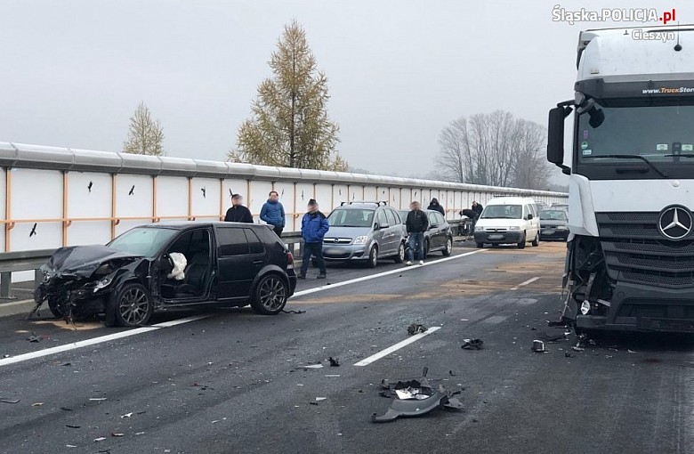 Poważny wypadek na S52. Policja apeluje o ostrożność