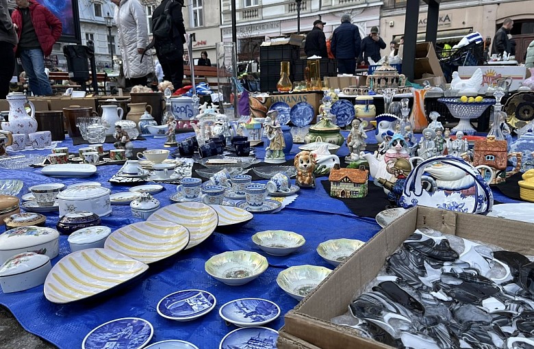 Giełda Staroci w Bielsku-Białej 18 kwietnia. Skarby, antyki i perełki na placu Wojska Polskiego
