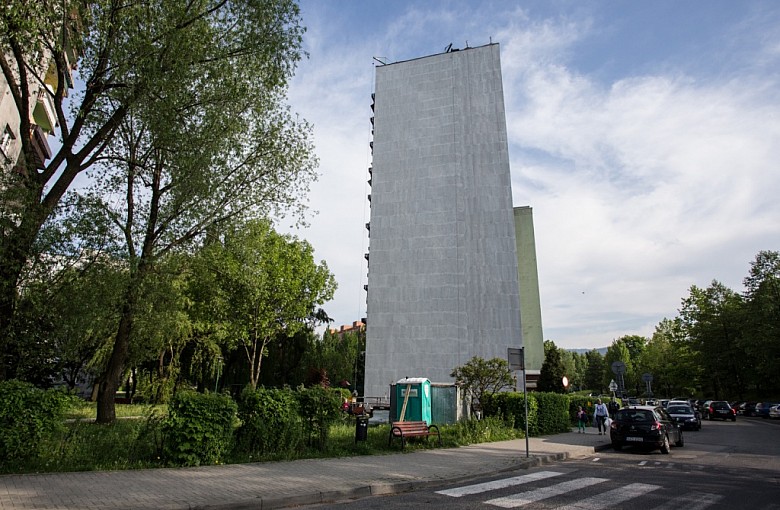 Mural na ścianie 10-piętrowca