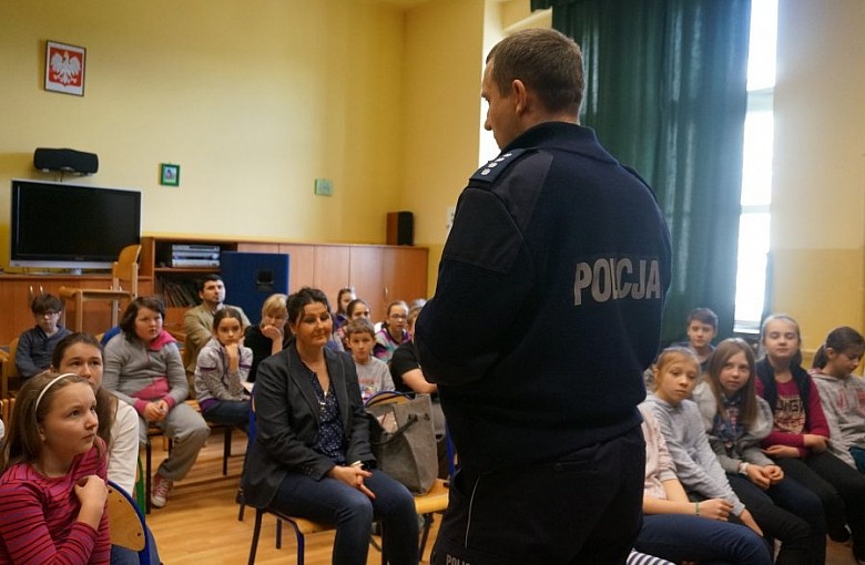 Z uczniami o cyberprzemocy