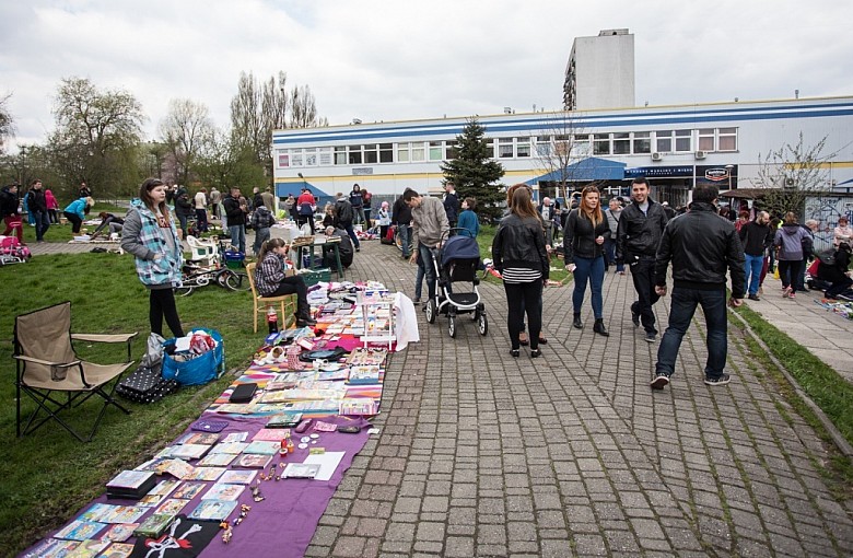 Październikowe wyprzedaże garażowe