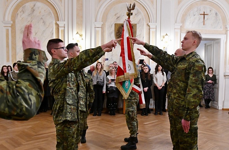 Uroczyste ślubowanie 14 nowych funkcjonariuszy Śląskiego Oddziału Straży Granicznej