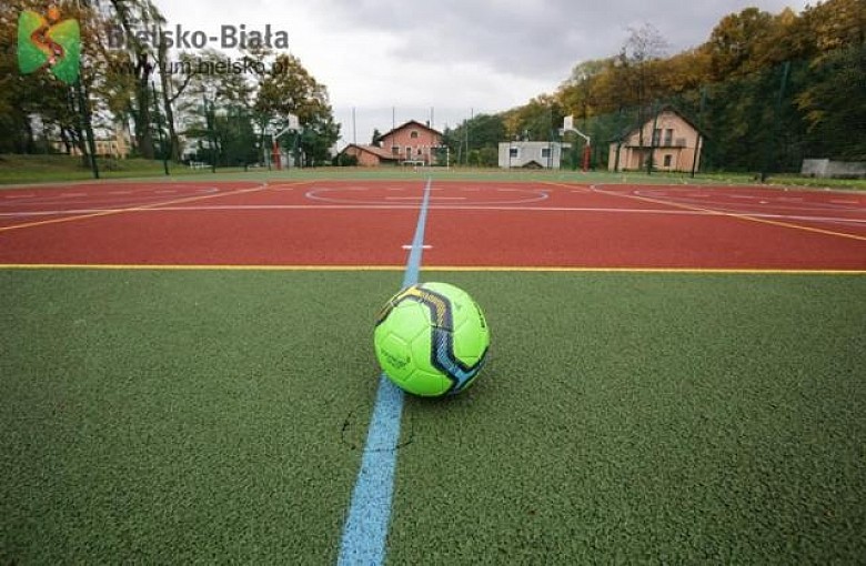 Kolejne boisko przy szkole