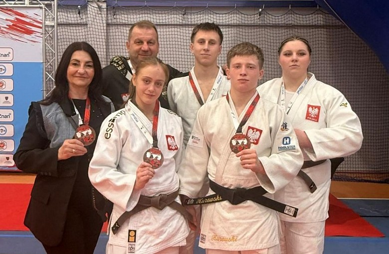 Medale i mocne występy zawodników PTS Janosik Bielsko-Biała