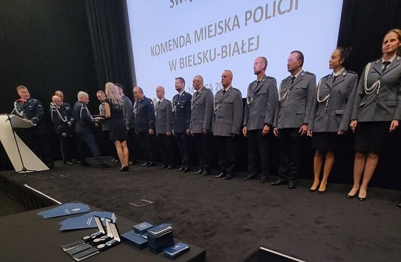 Święto Policji w Bielsku-Białej. Blisko 250 funkcjonariuszy odebrało awanse