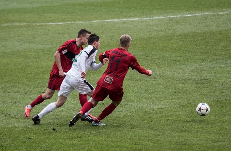 Stal ogrywa Rekord