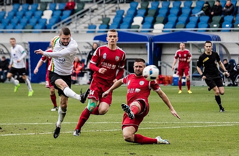 Trzech piłkarzy odchodzi z BKS Stal