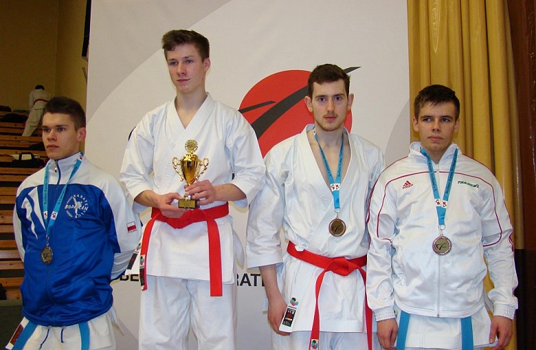 Zawodnicy Atemi na podium