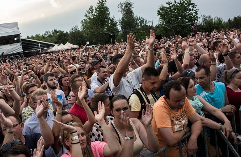 Björk, koncert na Dębowcu i rave na targowisku. Niezwykły festiwal w Bielsku-Białej