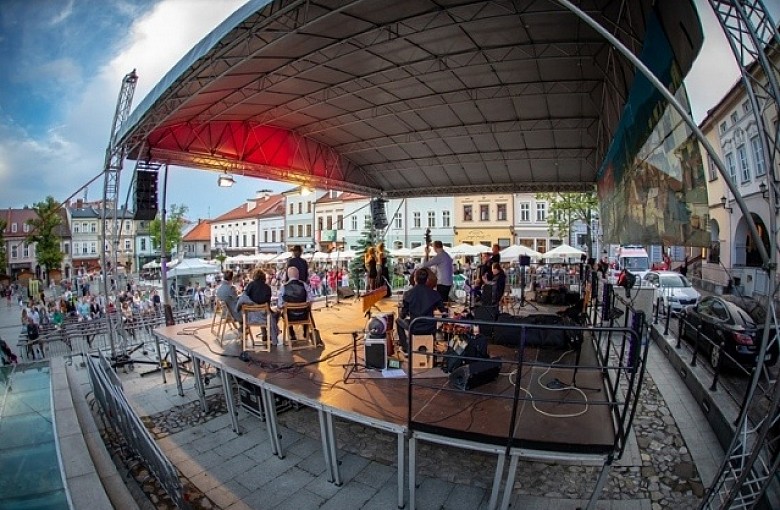 Rynek zamieni się w wielki parkiet! Wyjątkowa potańcówka już w piątek
